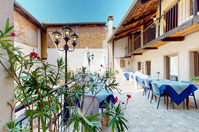 Retail space for sale in Candia Canavese