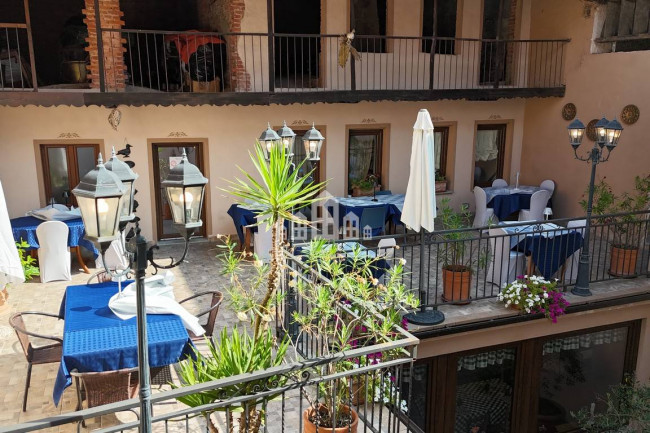 Retail space for sale in Candia Canavese