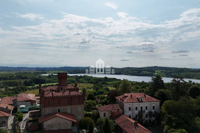 Retail space for sale in Candia Canavese