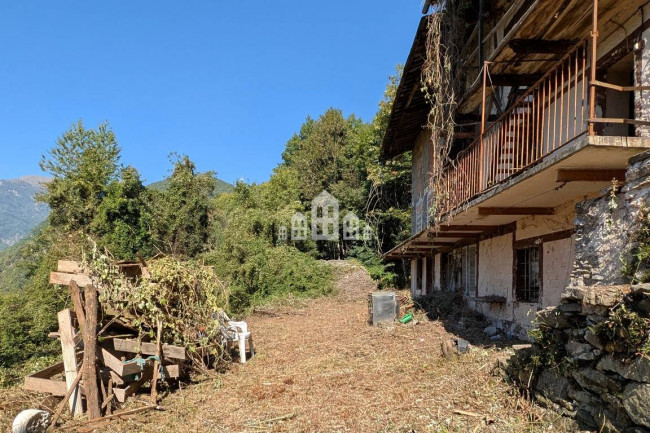 Fixer-upper for sale in Pont-Canavese