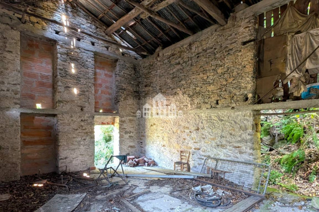 Fixer-upper for sale in Pont-Canavese