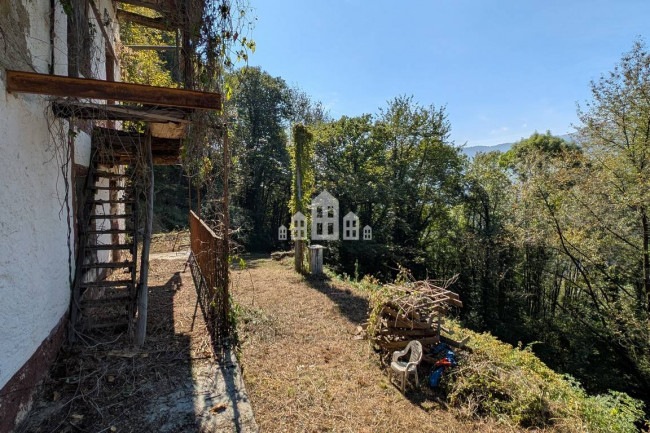 Fixer-upper for sale in Pont-Canavese
