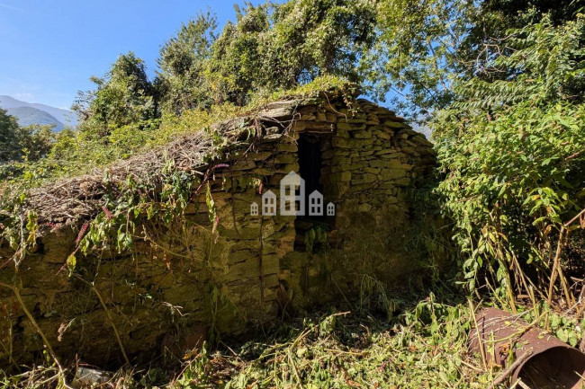 Fixer-upper for sale in Pont-Canavese