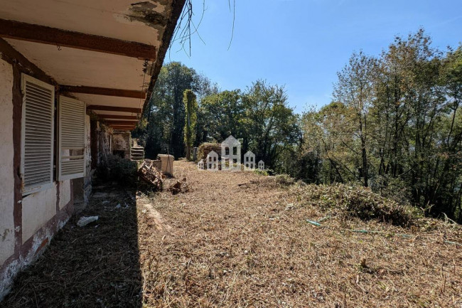 Fixer-upper for sale in Pont-Canavese