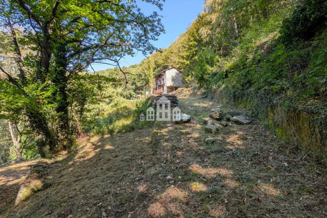 Fixer-upper for sale in Pont-Canavese