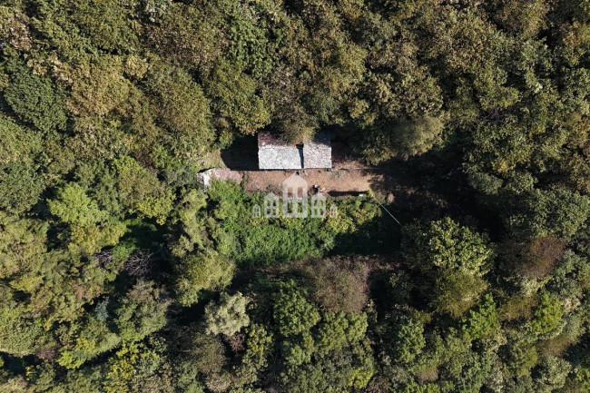 Fixer-upper for sale in Pont-Canavese