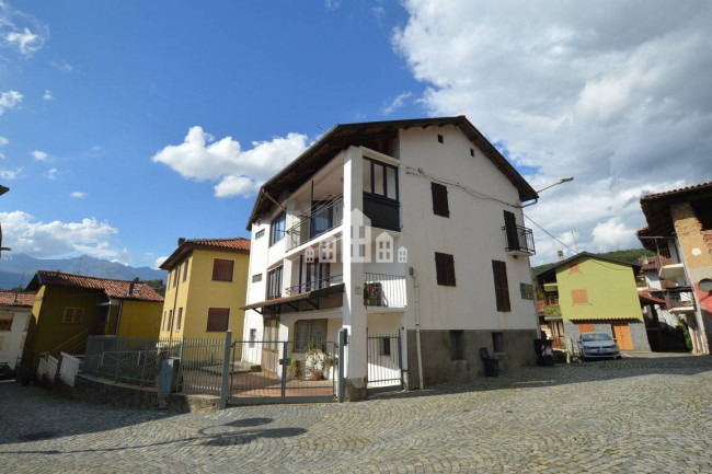 Bifamiliare in vendita a Val di Chy