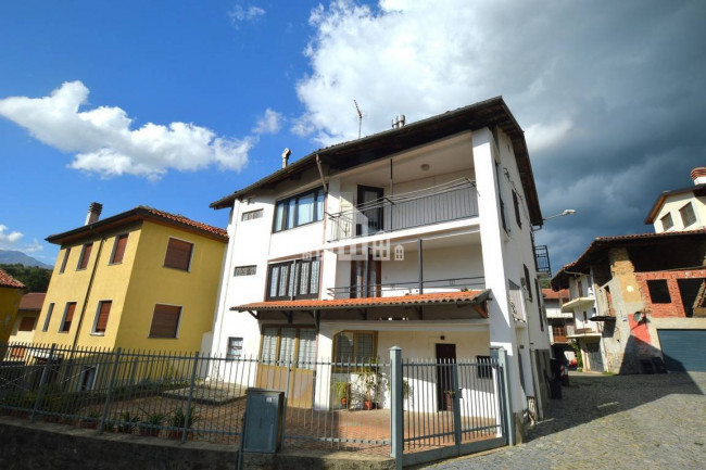 Bifamiliare in vendita a Val di Chy