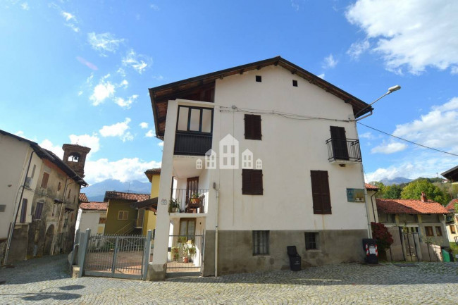 Bifamiliare in vendita a Val di Chy