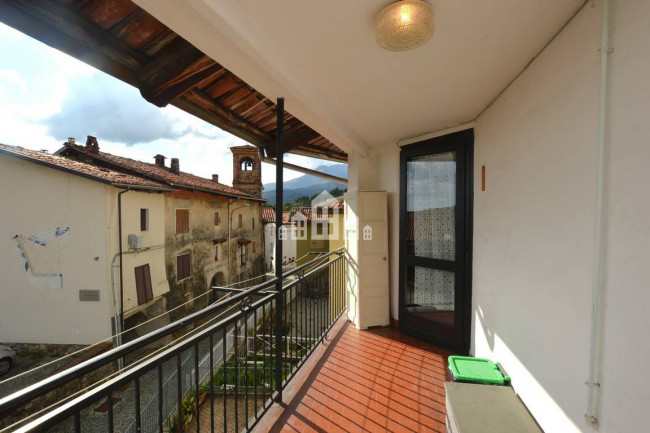 Bifamiliare in vendita a Val di Chy