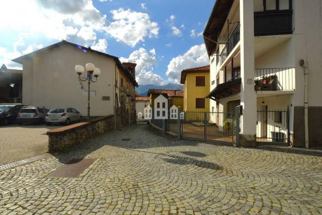 Bifamiliare in vendita a Val di Chy