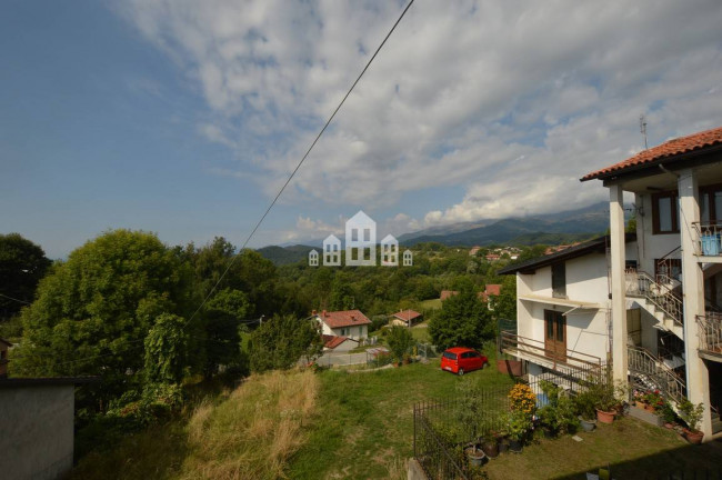 Casa semindipendente in vendita a Val di Chy