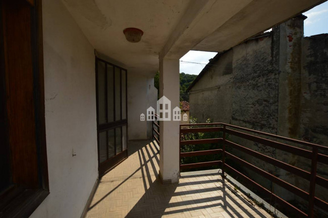 Casa semindipendente in vendita a Val di Chy