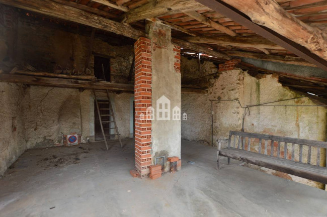 Casa semindipendente in vendita a Val di Chy