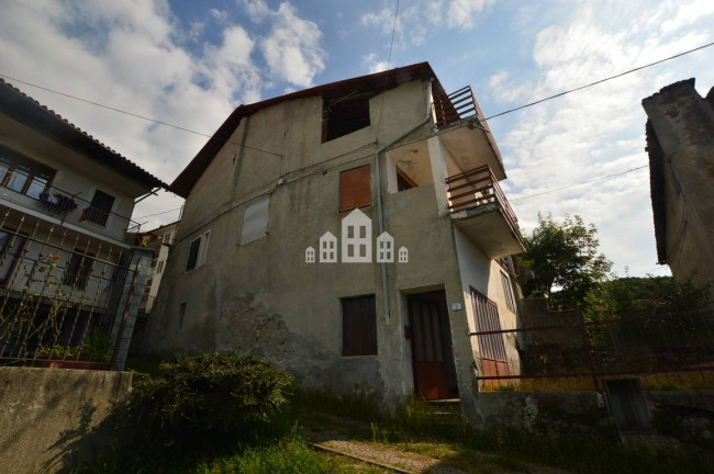 Casa semindipendente in vendita a Val di Chy