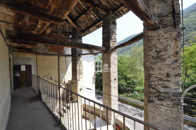 Casa semindipendente in vendita a Locana