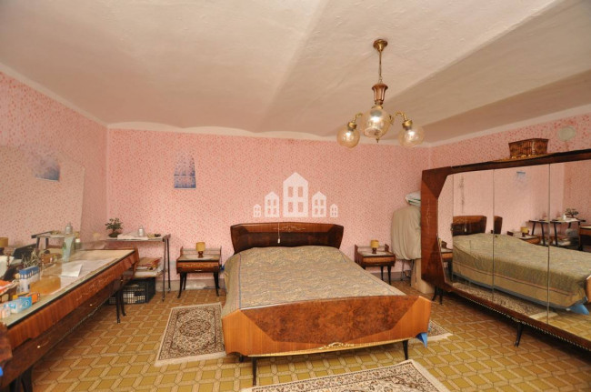 Casa indipendente in vendita a Sparone