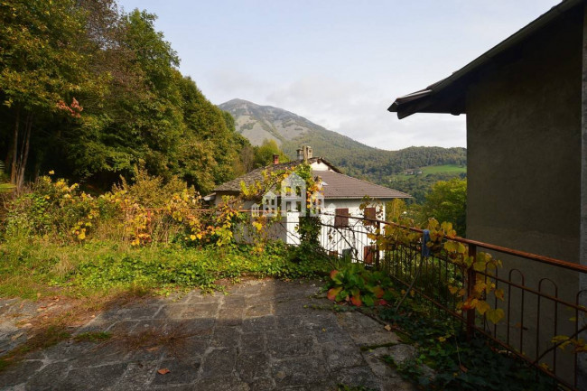 Casa semindipendente in vendita a Traversella