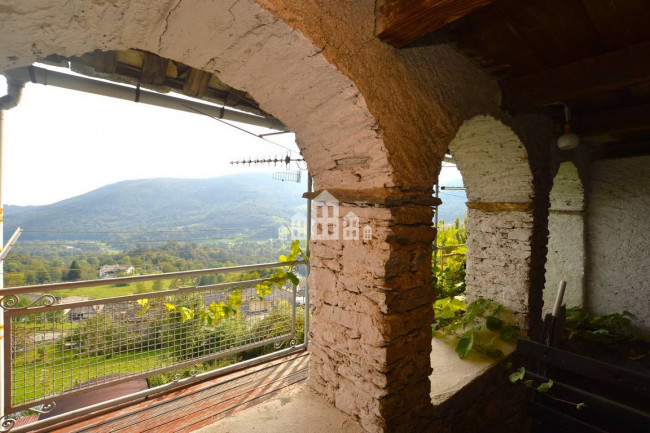 Casa semindipendente in vendita a Traversella