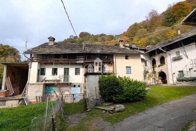 Half-duplex for sale in Traversella