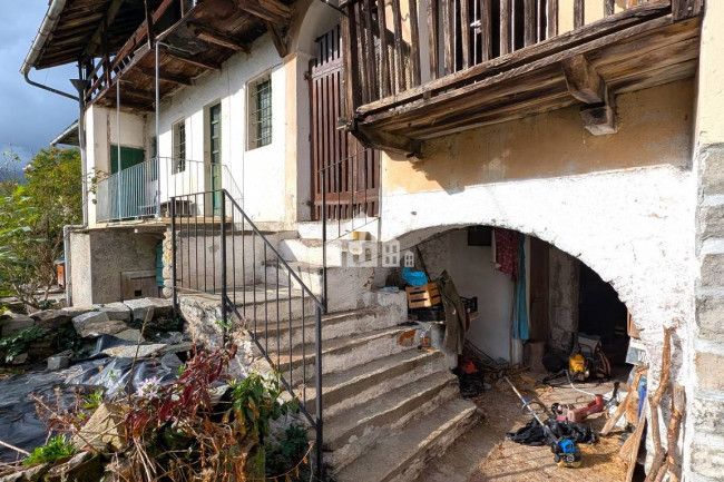 Half-duplex for sale in Traversella