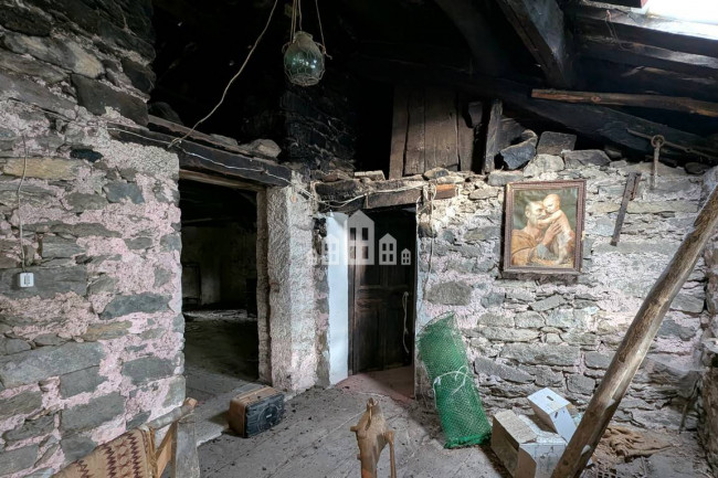 Half-duplex for sale in Traversella