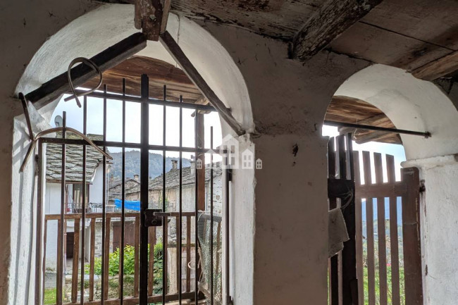 Half-duplex for sale in Traversella