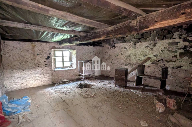 Half-duplex for sale in Traversella