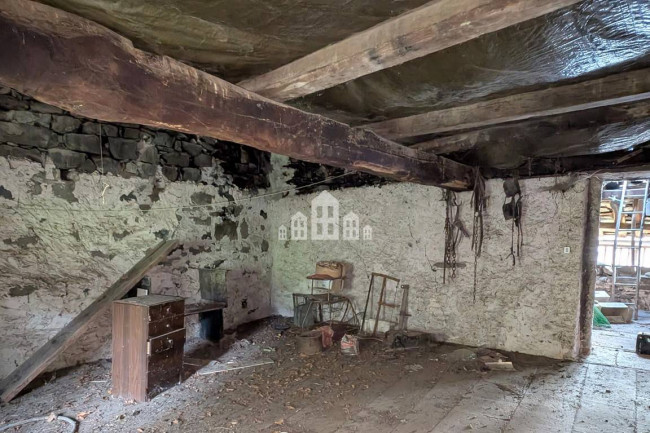 Half-duplex for sale in Traversella