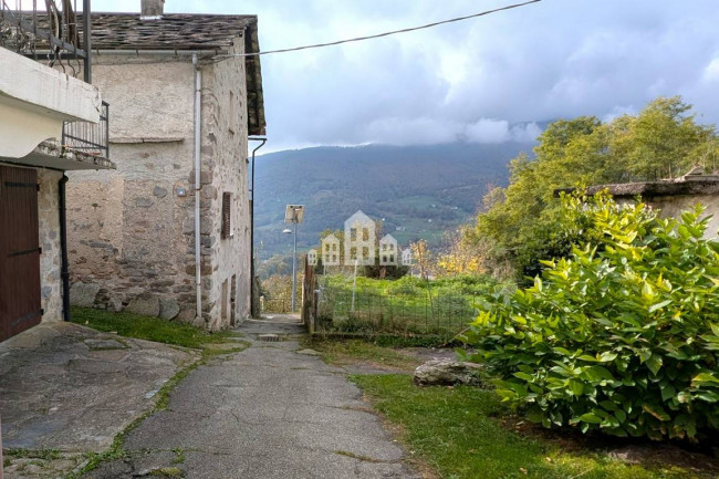 Half-duplex for sale in Traversella