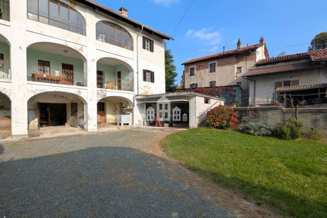 Half-duplex for sale in Val di Chy