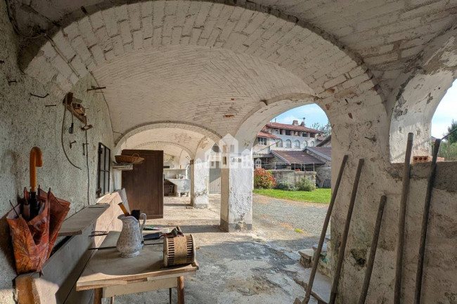 Half-duplex for sale in Val di Chy