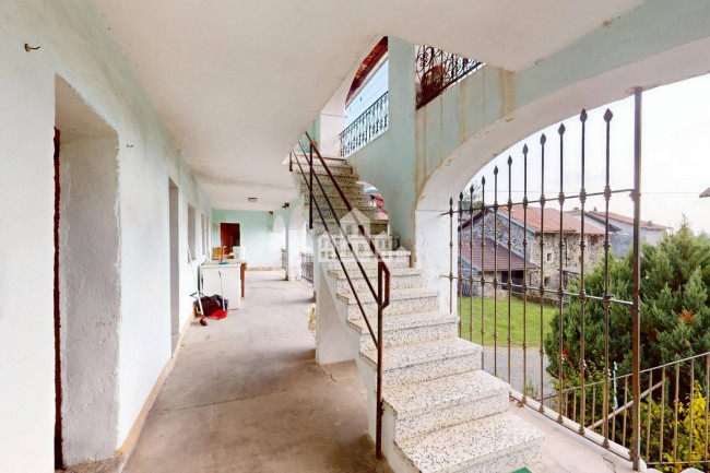 Half-duplex for sale in Val di Chy