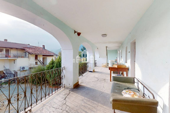 Half-duplex for sale in Val di Chy
