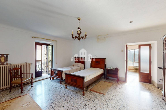 Half-duplex for sale in Val di Chy