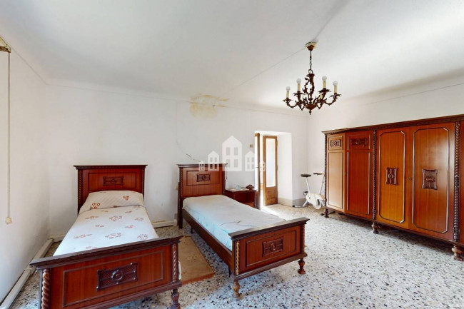 Half-duplex for sale in Val di Chy