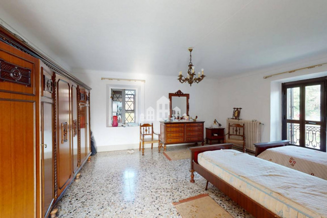 Half-duplex for sale in Val di Chy