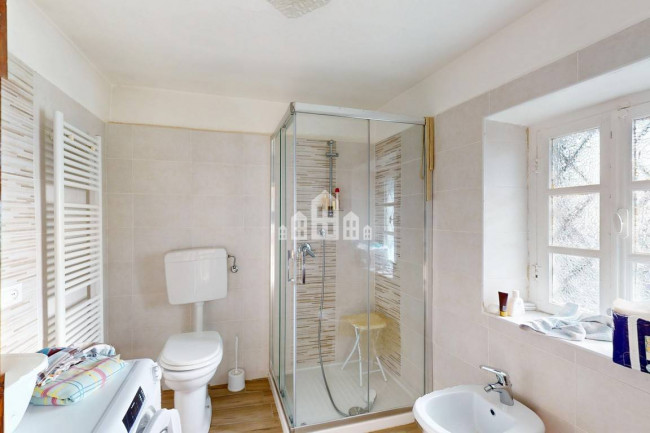 Half-duplex for sale in Val di Chy