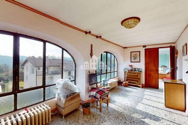 Half-duplex for sale in Val di Chy