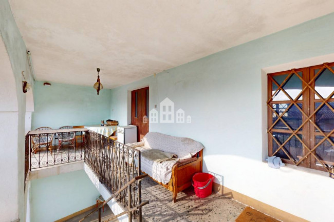 Half-duplex for sale in Val di Chy