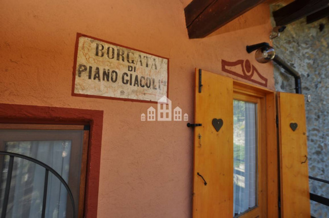 Casa semindipendente in vendita a Pont-Canavese