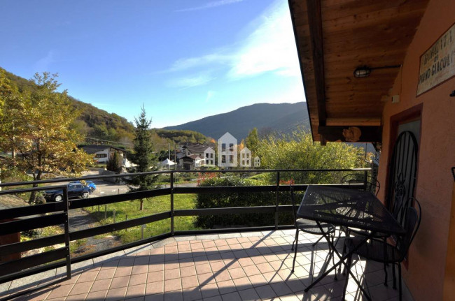 Casa semindipendente in vendita a Pont-Canavese