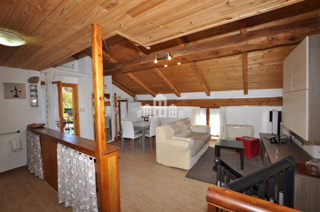 Casa semindipendente in vendita a Pont-Canavese