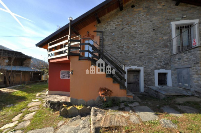 Casa semindipendente in vendita a Pont-Canavese