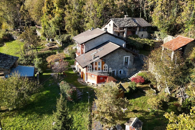 Casa semindipendente in vendita a Pont-Canavese