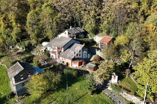 Casa semindipendente in vendita a Pont-Canavese