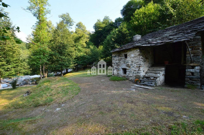 Fixer-upper for sale in Traversella