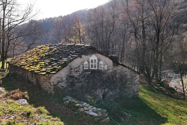 Fixer-upper for sale in Traversella
