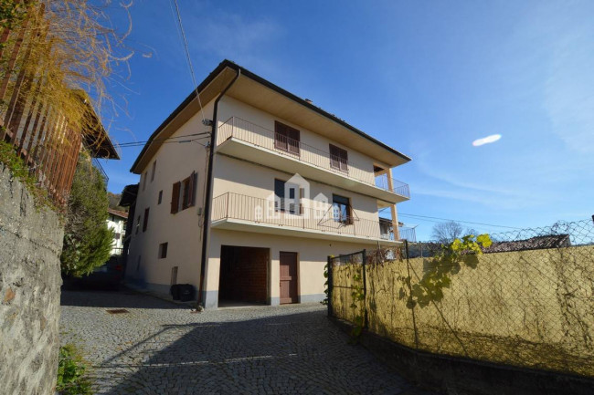 Casa semindipendente in vendita a Val di Chy