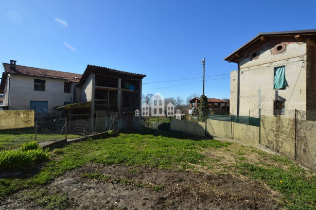 Casa semindipendente in vendita a Val di Chy